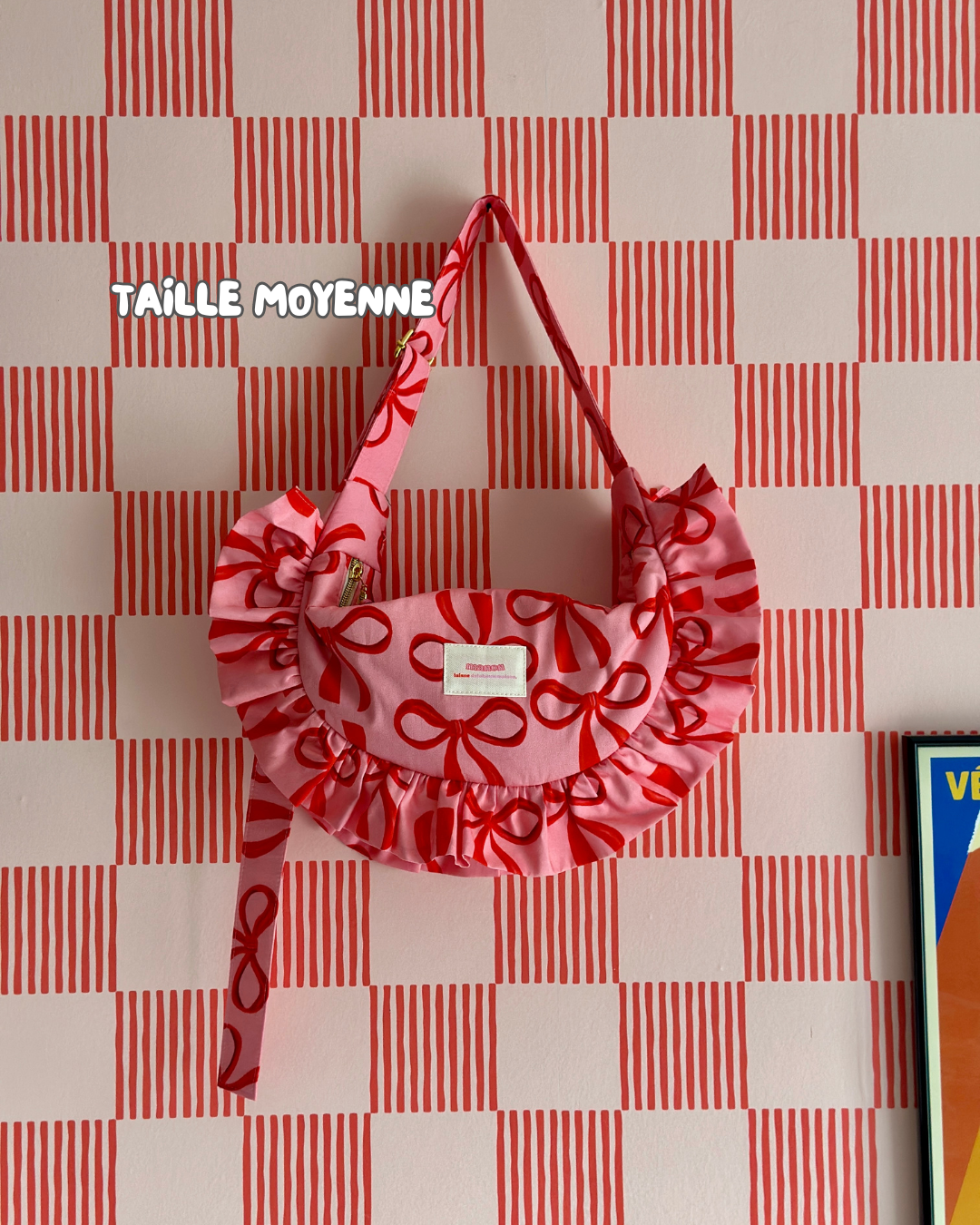 Pré-commande SAC CROISSANT Taille Moyenne et Large - Rose Nœuds rouges - Fait main à Reims (France)