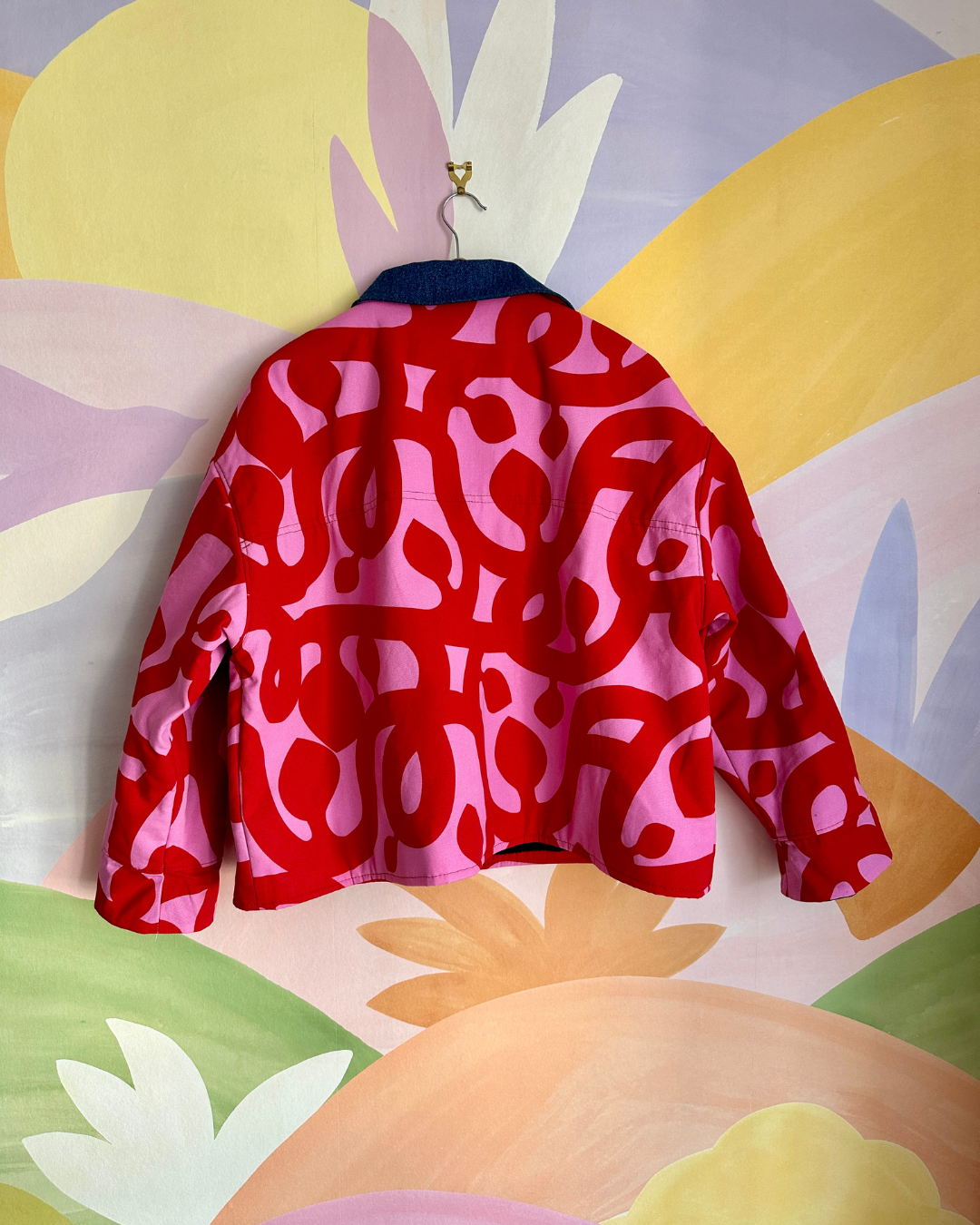 Veste Barn Jacket imprimé Ikea Rouge / Rose - Fait main à Reims (France)