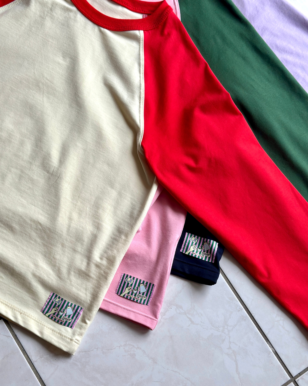 T-shirt Baseball à manches raglan personnalisable (pré-commande)