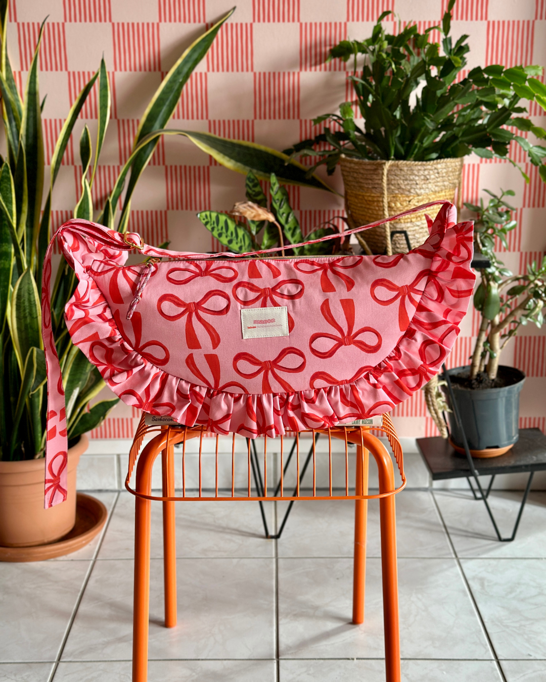 Pré-commande SAC CROISSANT Taille Moyenne et Large - Rose Nœuds rouges - Fait main à Reims (France)