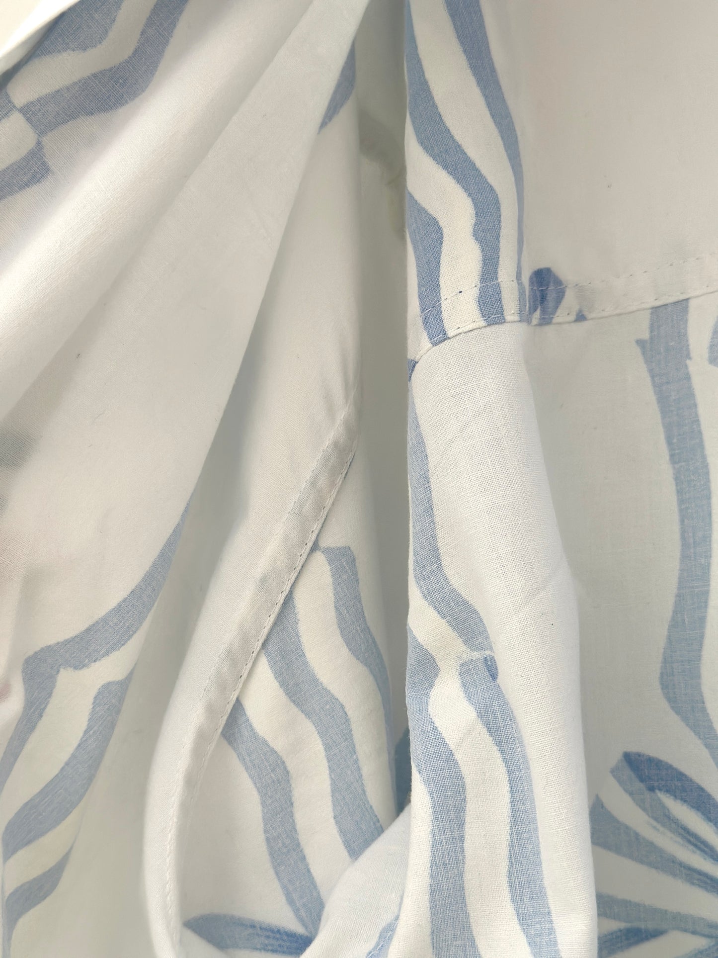Précommande - Chemise upcyclée Blanche & Noeuds Bleus - Fait main à Reims (France)